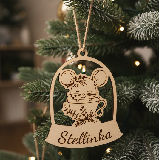 Dřevěná vánoční ozdoba - Myška se jménem