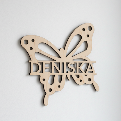 Dřevěný MOTÝL se jménem