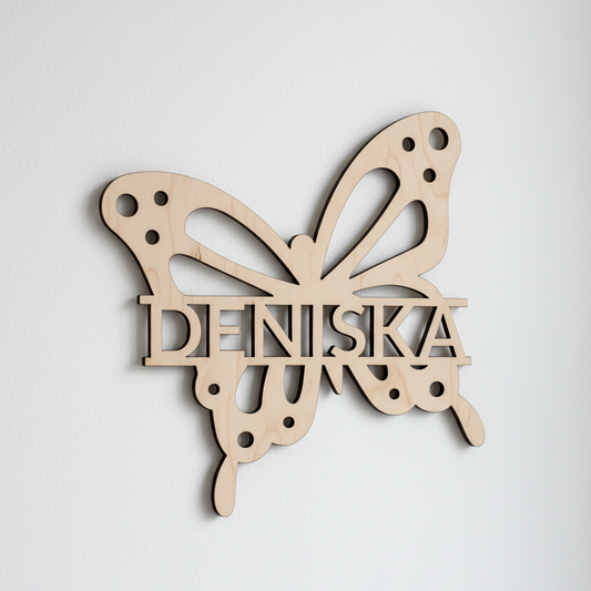 Dřevěný MOTÝL se jménem